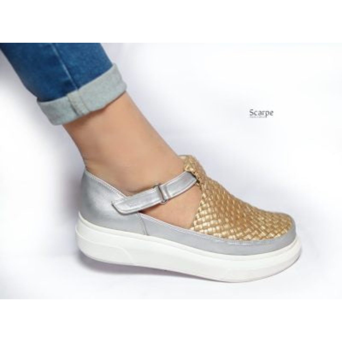 Handwoven Closed Sneaker R901