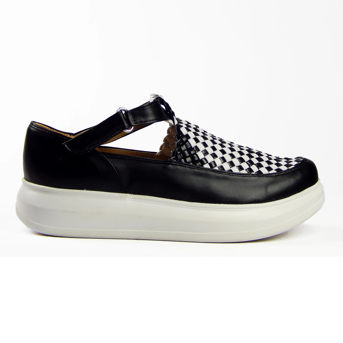 Handwoven Closed Sneaker R901