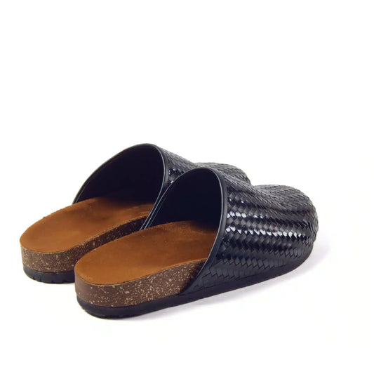 The Onyx Weave Clog