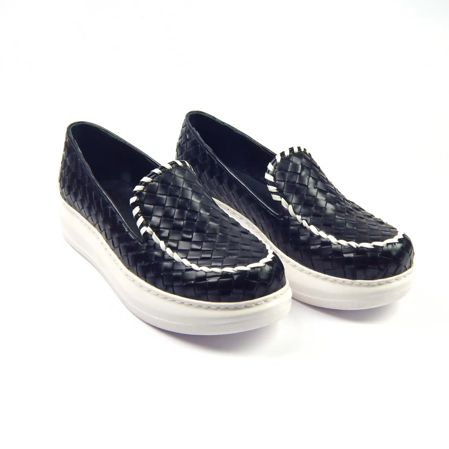 Handwoven Closed Sneaker